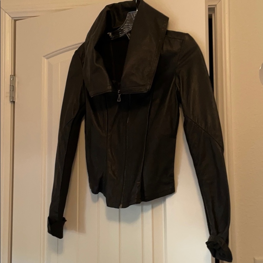 Ladies short leather jacket
